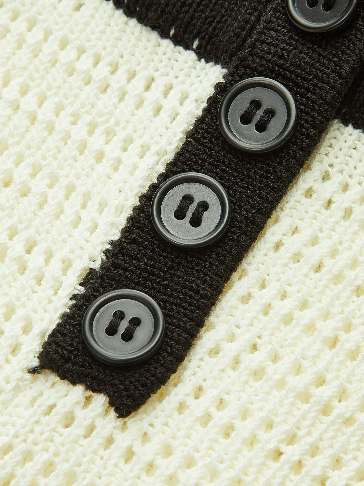 Contrast Trim Button-Front Knitted Shorts - Takermore