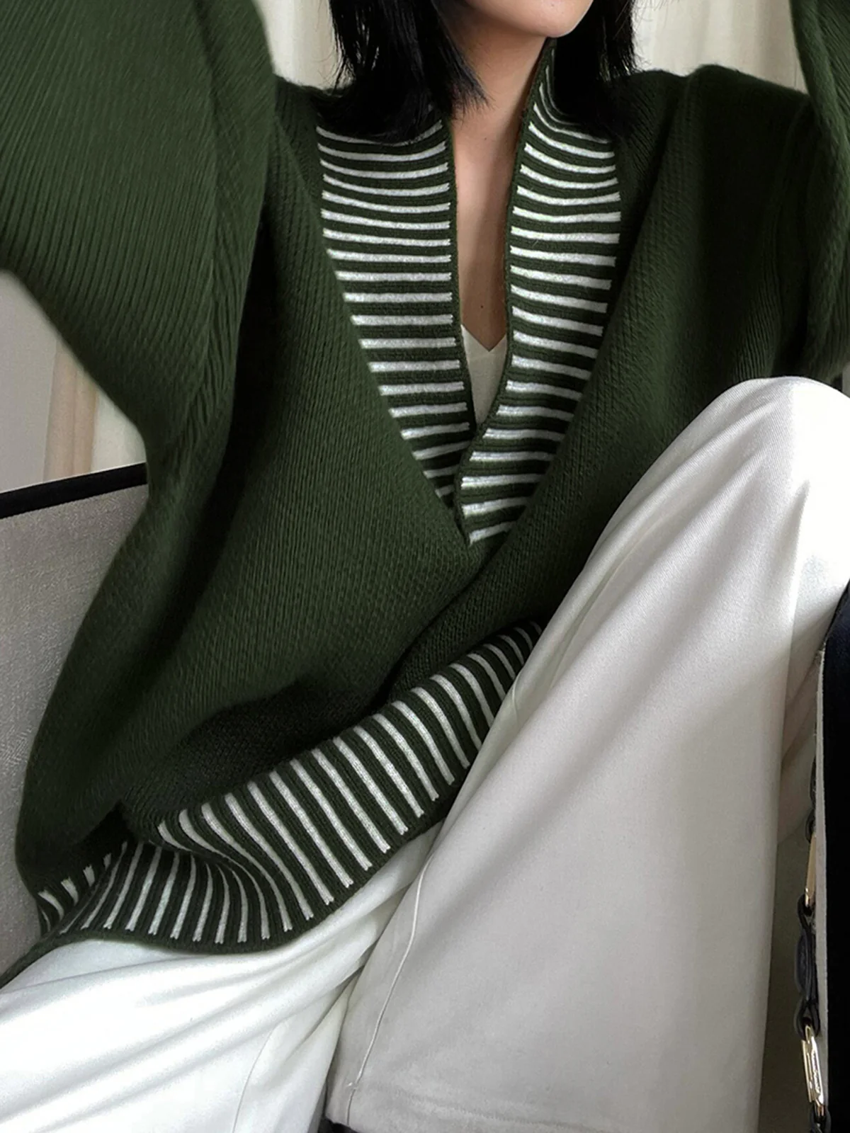 V-Neck Two-Tone Striped Sweater - Takermore