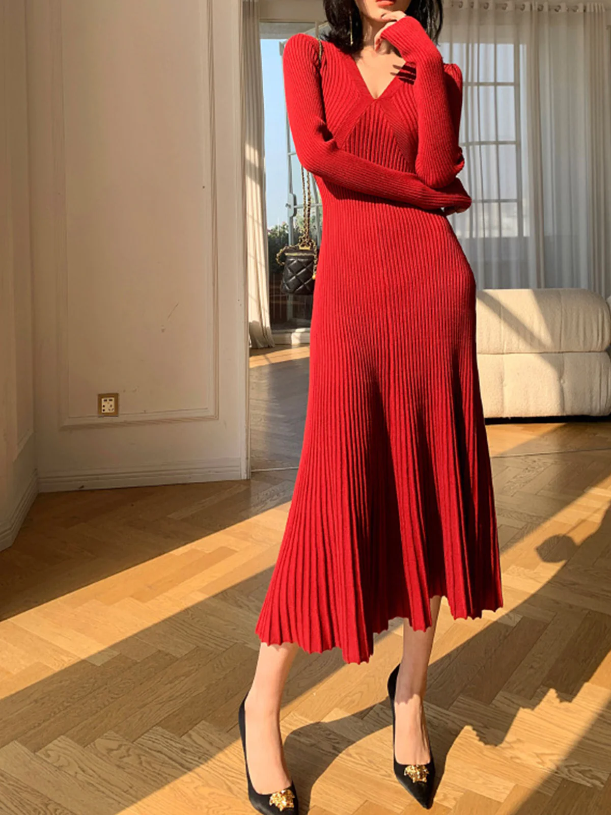 Elegant V-Neck Pleated Dress - Takermore