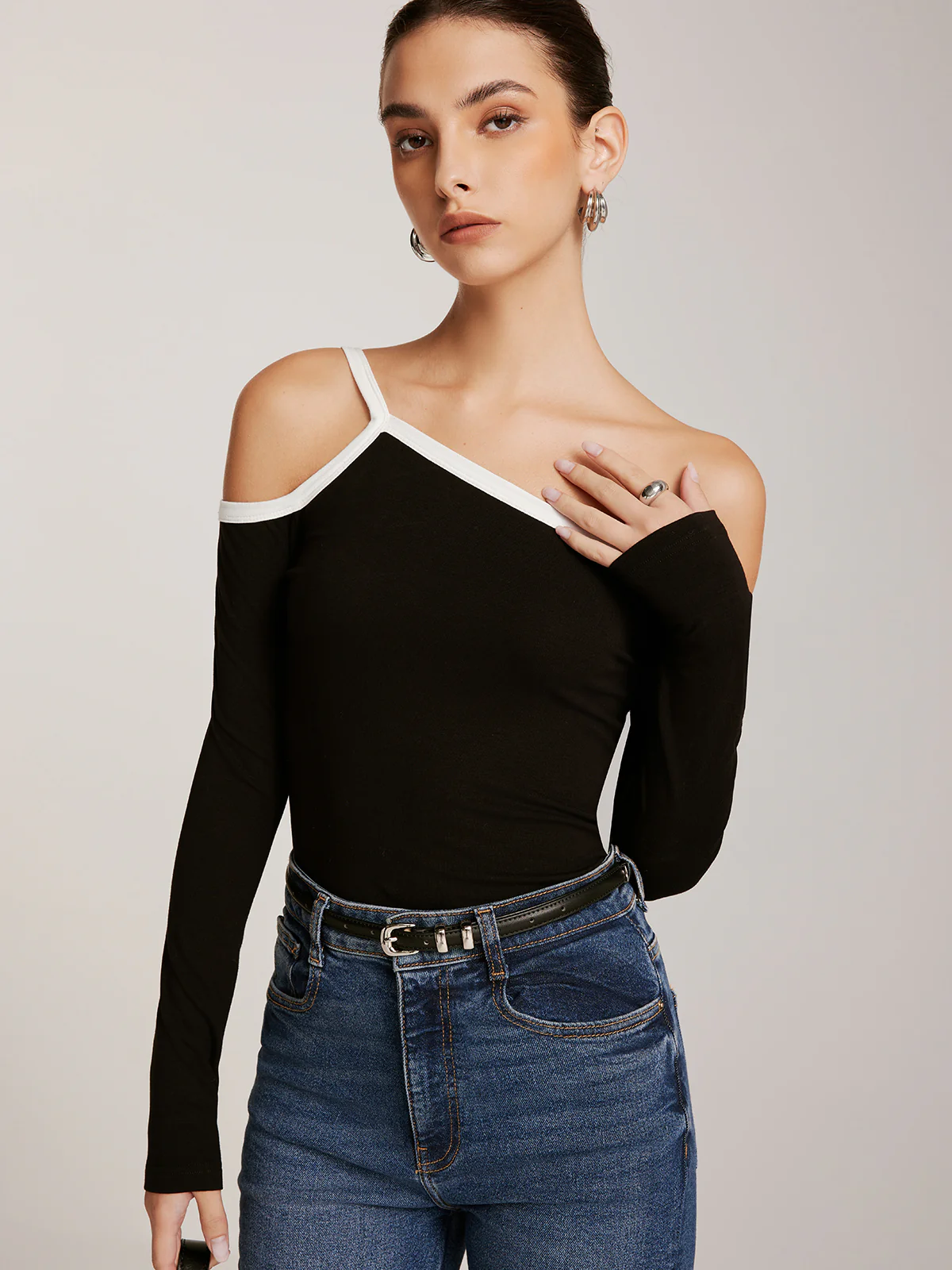 Asymmetrical Contrast Strap Slim Top - Takermore