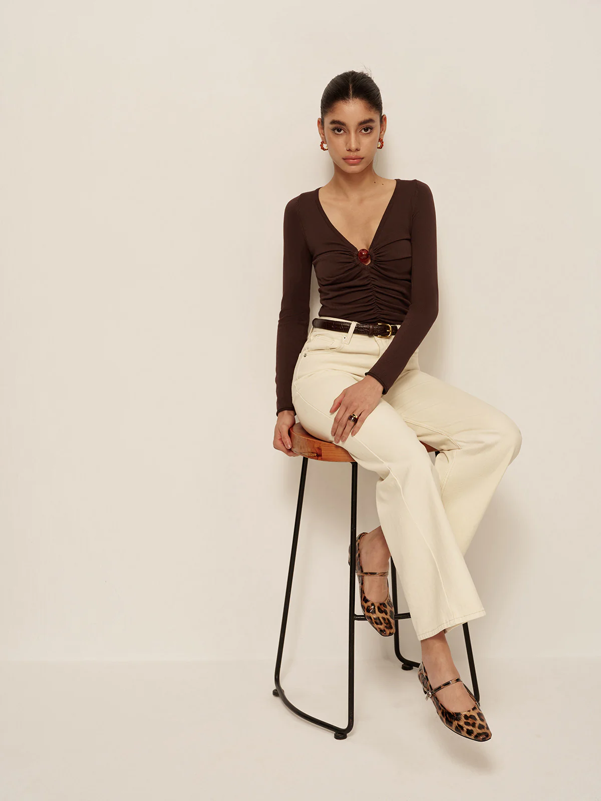 V-Neck Cutout Pleated Slim Knit Top - Takermore