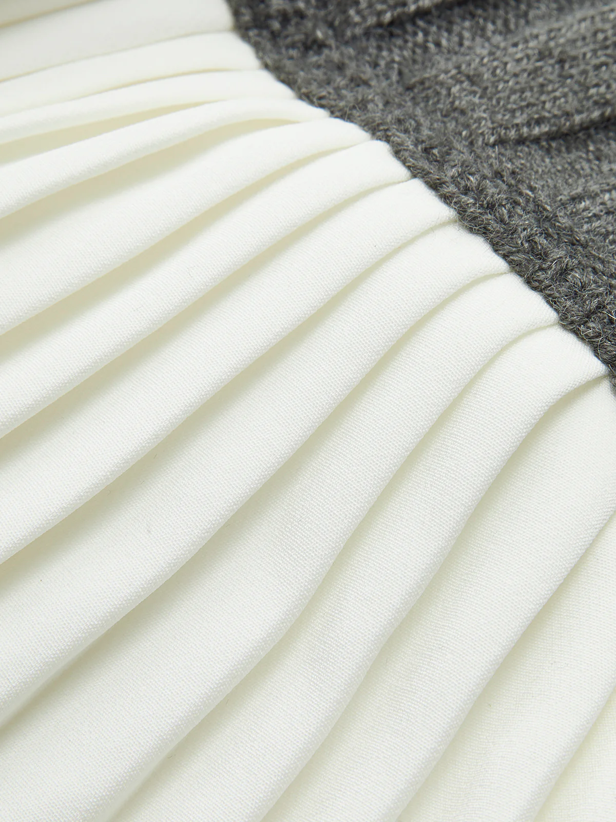 Two-Tone Pleated Mini Skirt - Takermore