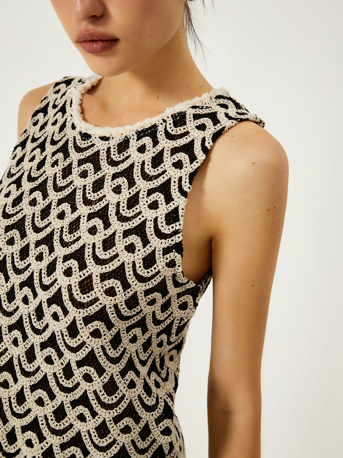 Crochet Wave Pattern Tassel Decor Tank Top - Takermore