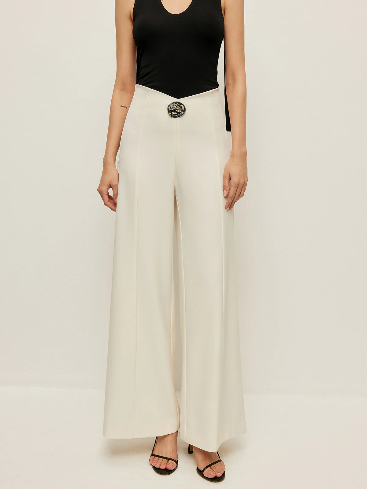 High-Waist Wide Leg Pants With Buckle Detail - Takermore