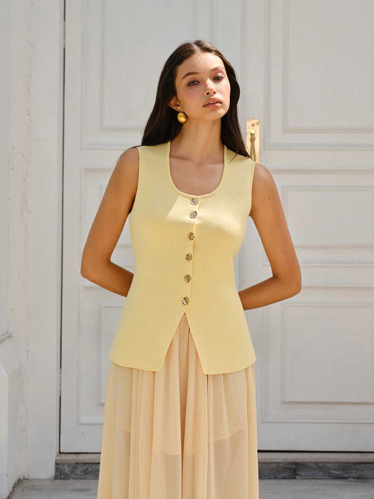 Sleeveless Square-Neck Buttoned Top With Split Hem - Takermore