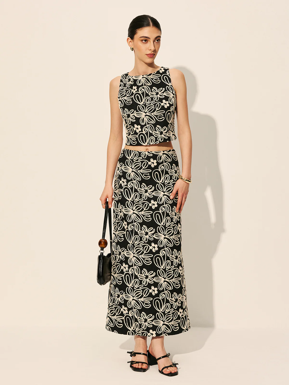 Keyhole Back Floral Embroidered Crop Top - Takermore