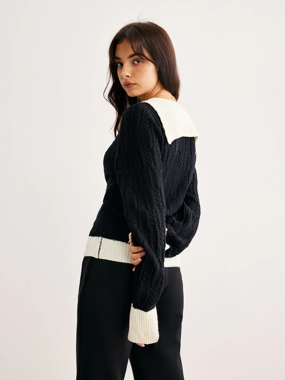 Color Block V-Neck Twist Sweater - Takermore