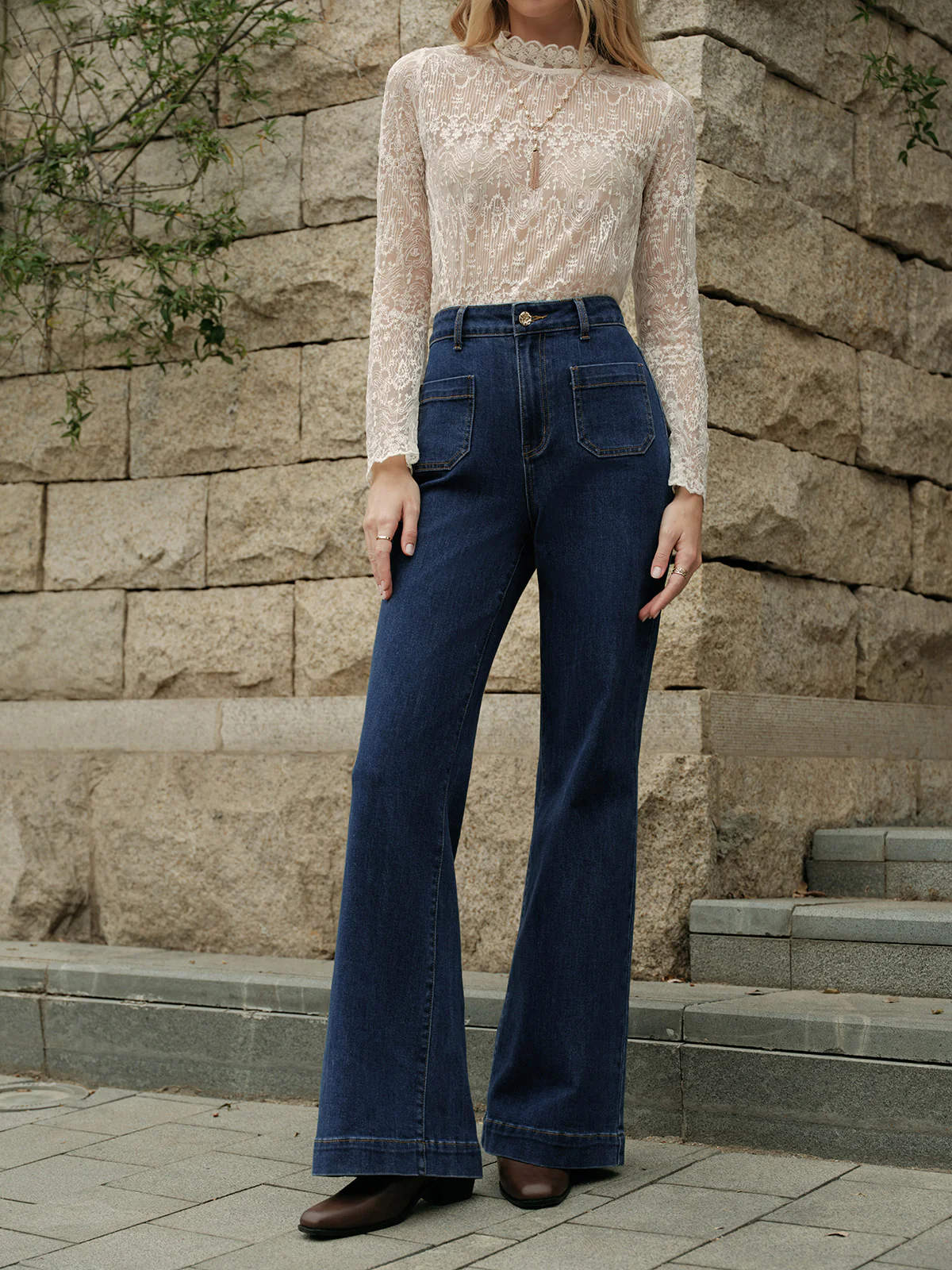 High-Waisted Flared Jeans - Takermore
