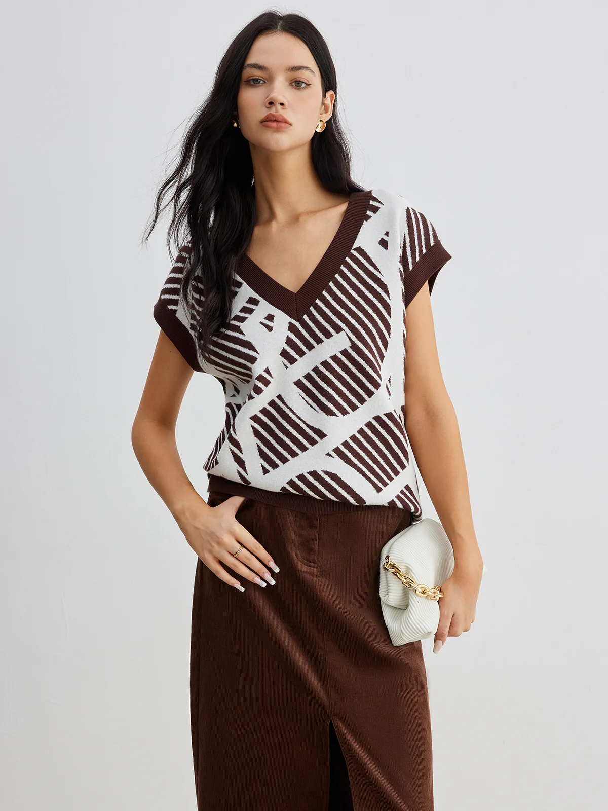 Geometric Contrast Striped Sweater Vest - Takermore
