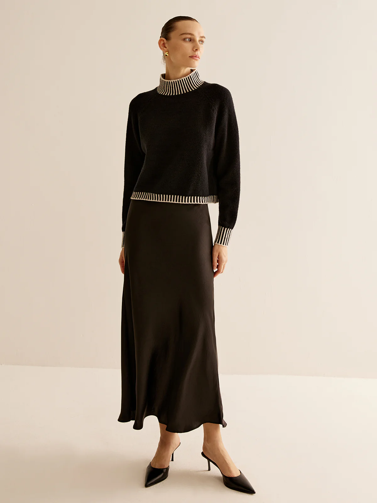 Mock Neck Contrast Pinstripe Sweater - Takermore