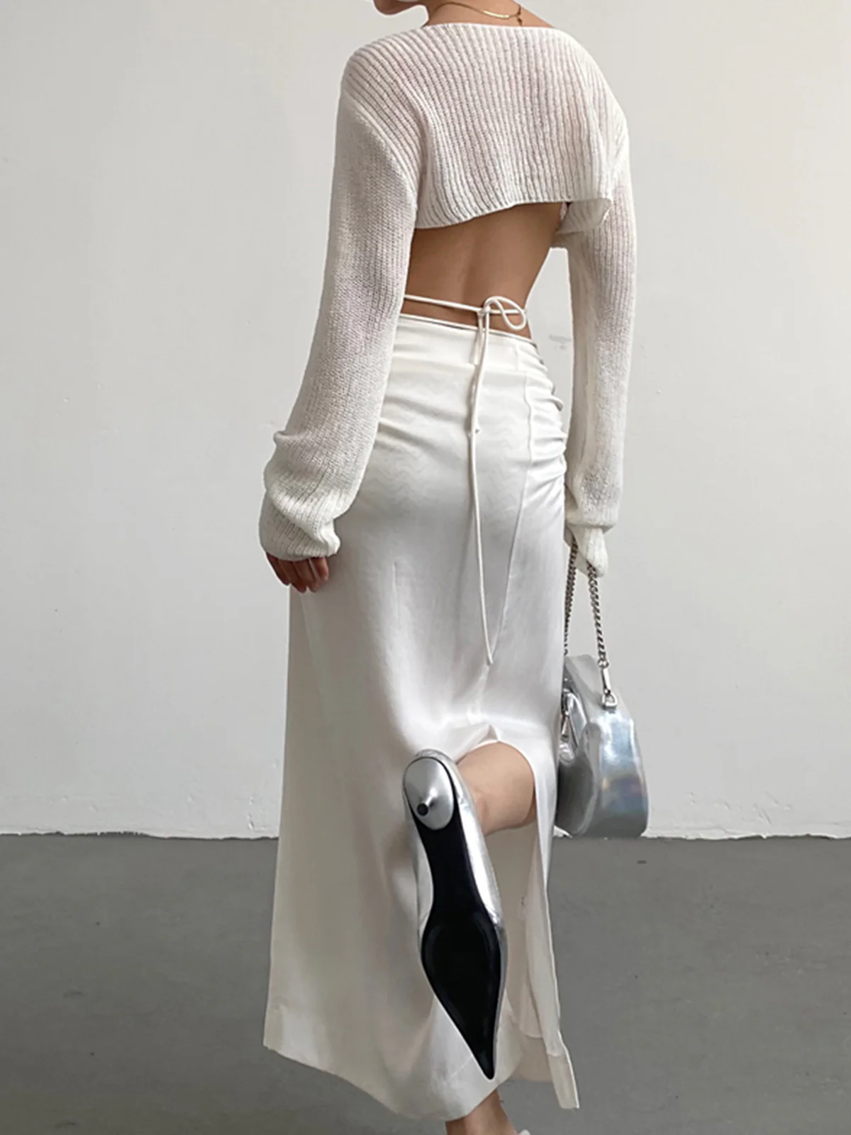 Twisted Front Long Sleeve Crop Top - Takermore