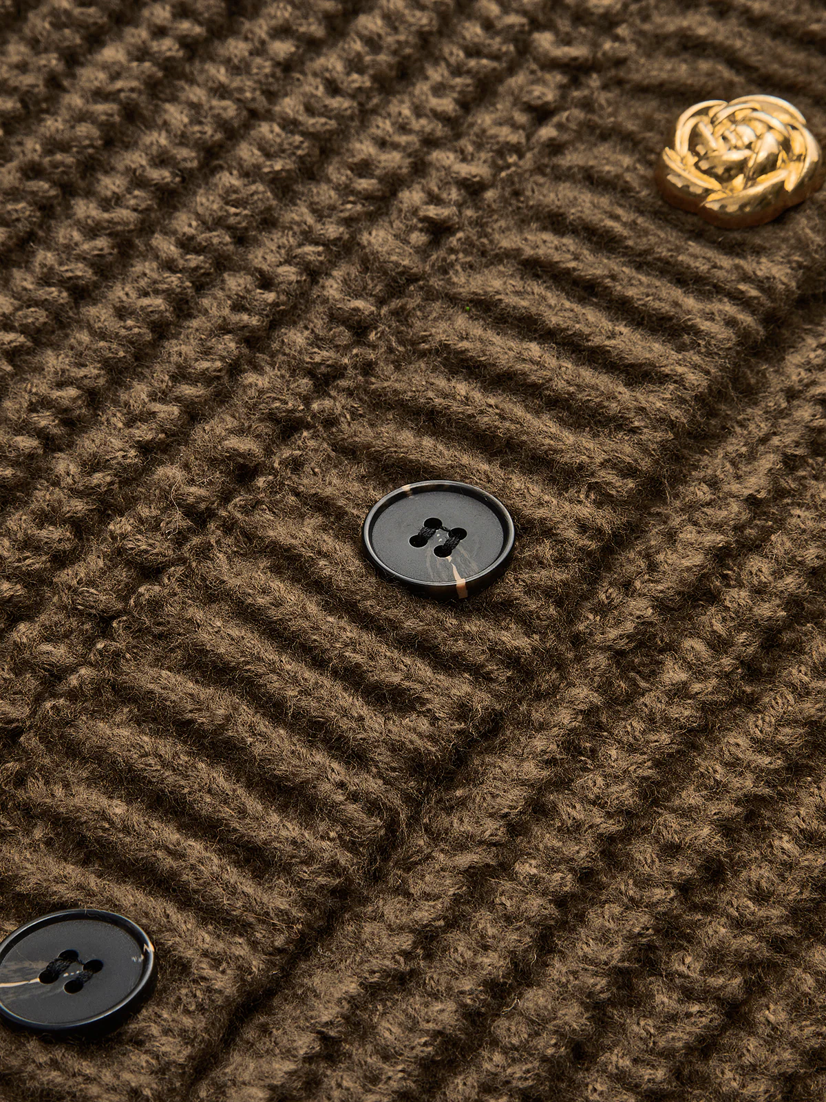 Round Neck Metal-Detail Crop Cardigan - Takermore