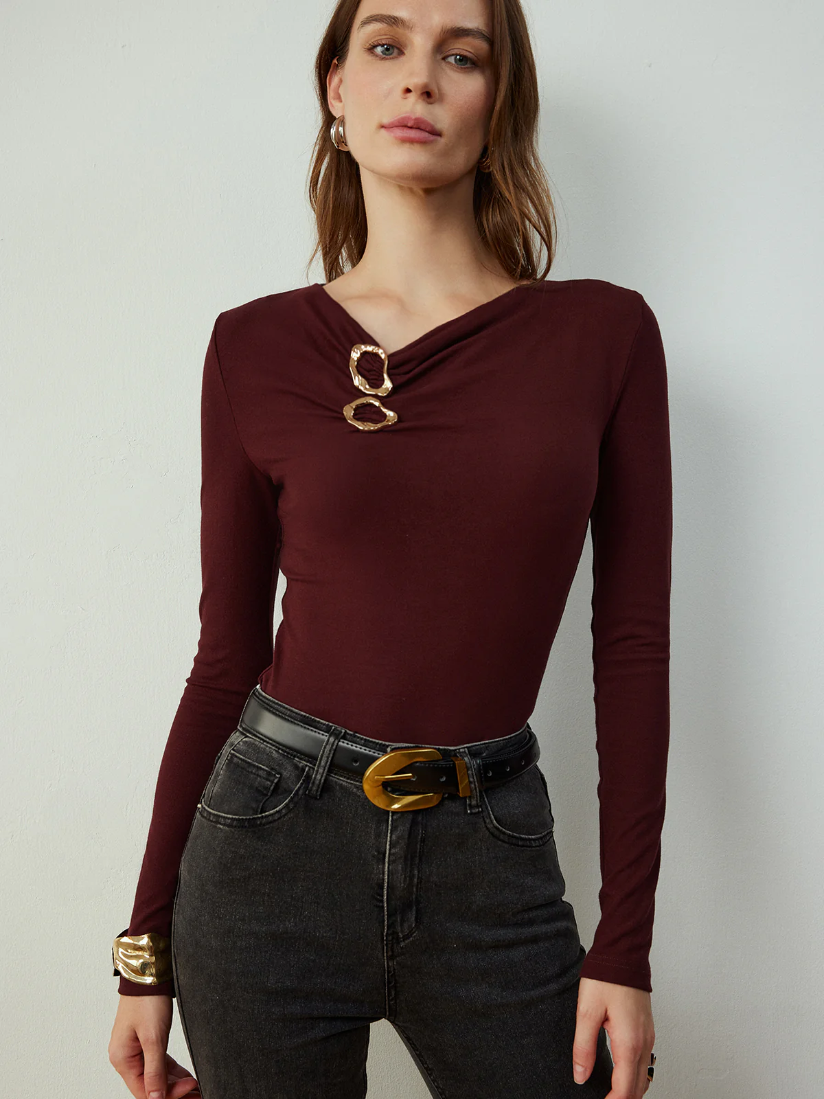 Cowl Neck Metal Decor Slim T-Shirt - Takermore