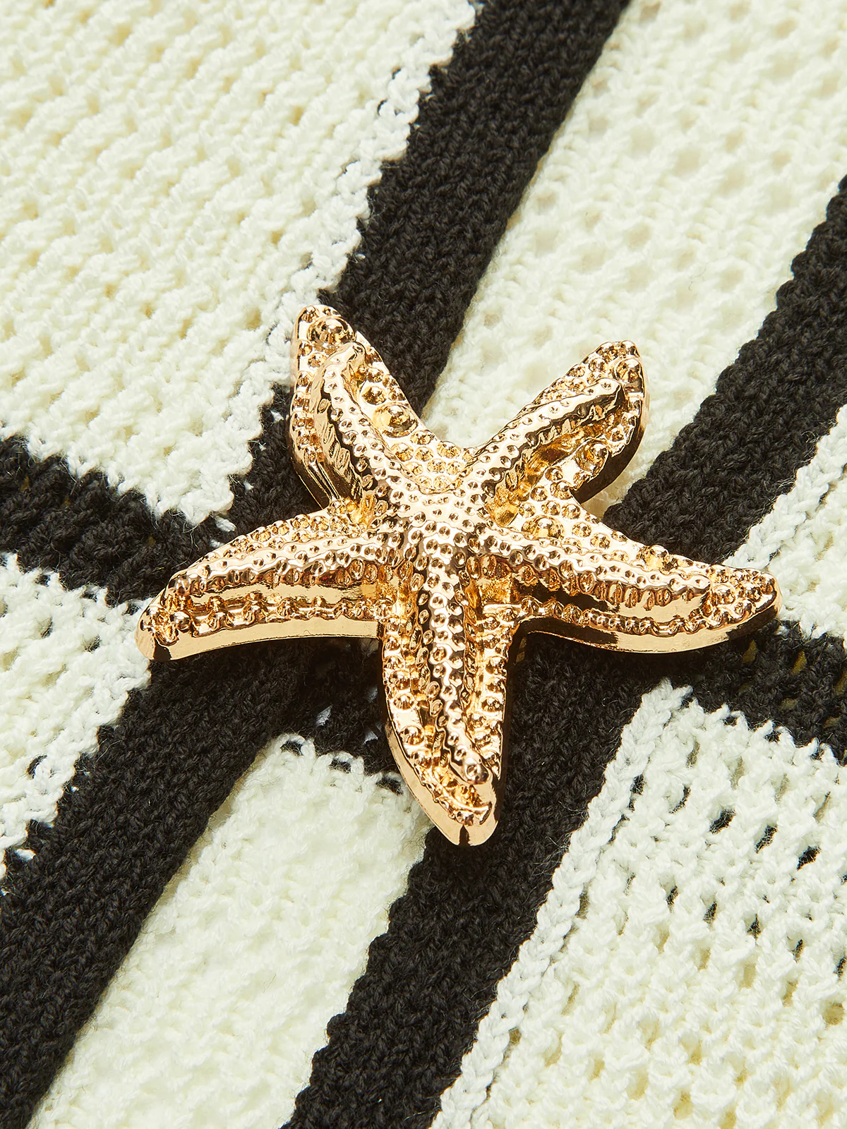 Contrast Trim Starfish Button Knitted Top - Takermore
