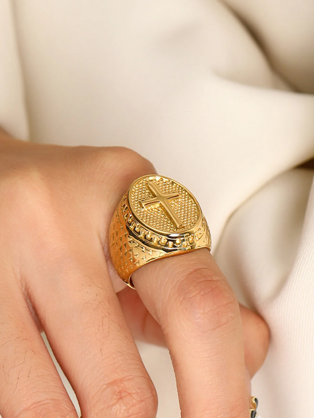 Retro Golden Textured Cross Ring - Takermore