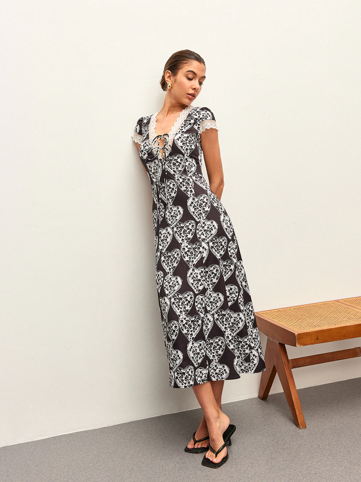 Floral Print V-Neck Tie-Bow Dress - Takermore