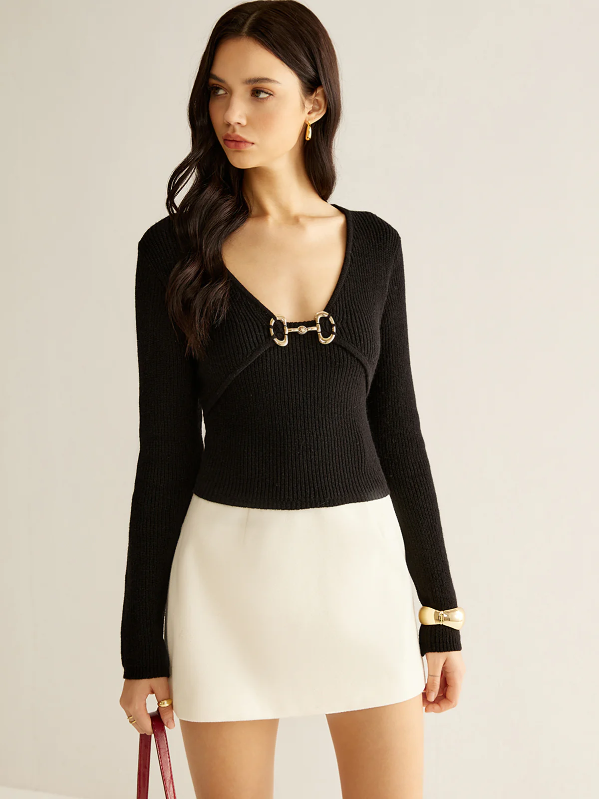 V-Neck Metal Detail Sweater - Takermore