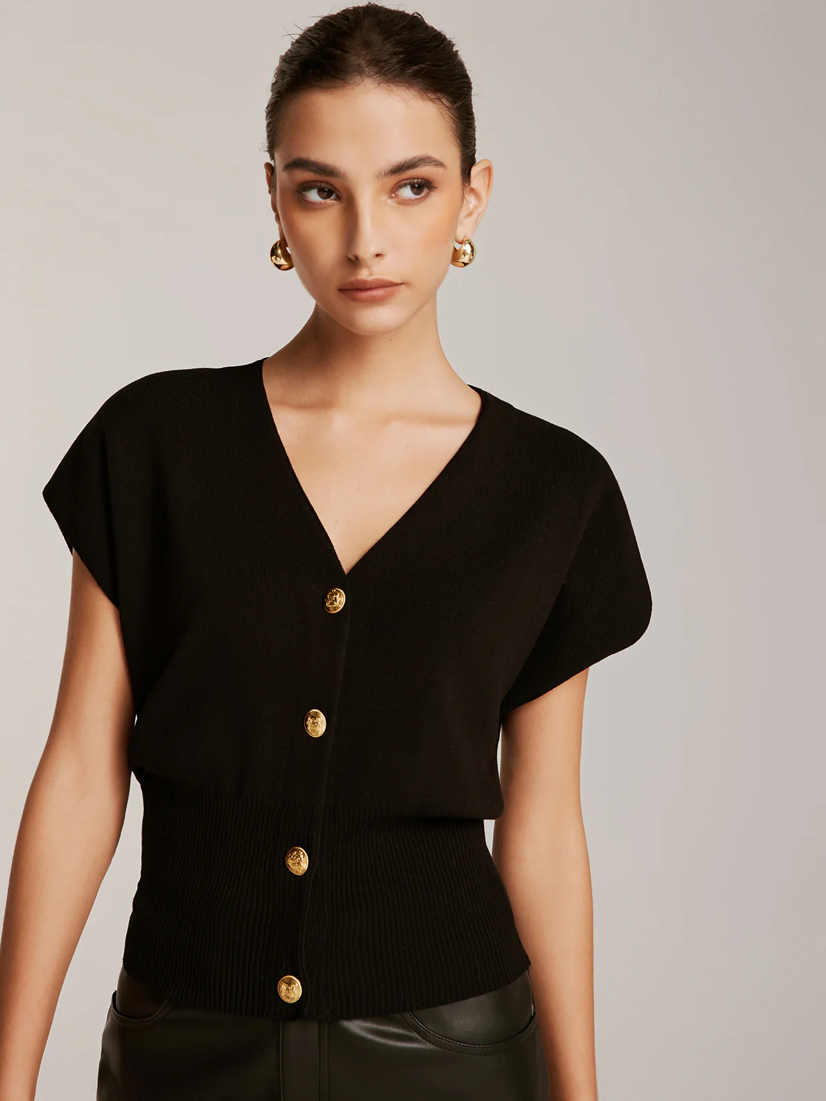 Metal Button Sweater Vest - Takermore