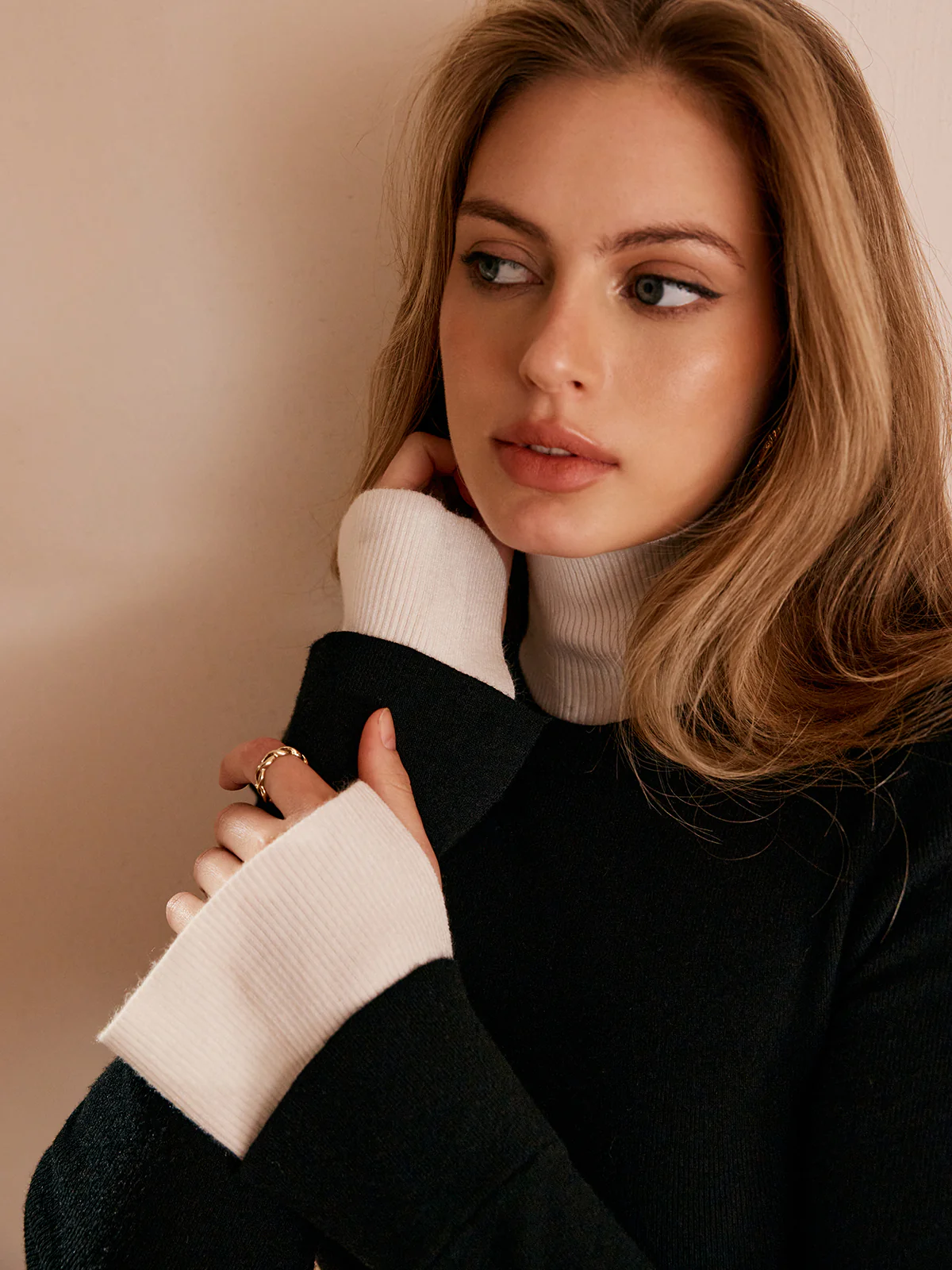 Color Block Turtleneck Knit Top - Takermore