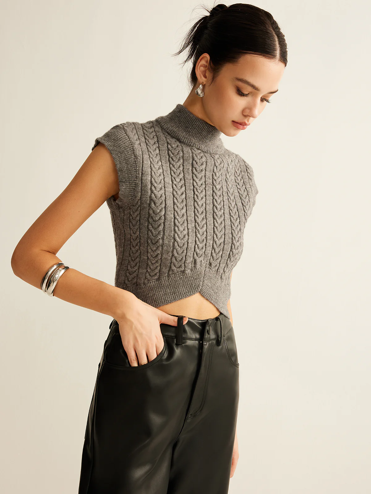 Cable-Knit Mock Neck Crop Sweater Vest - Takermore