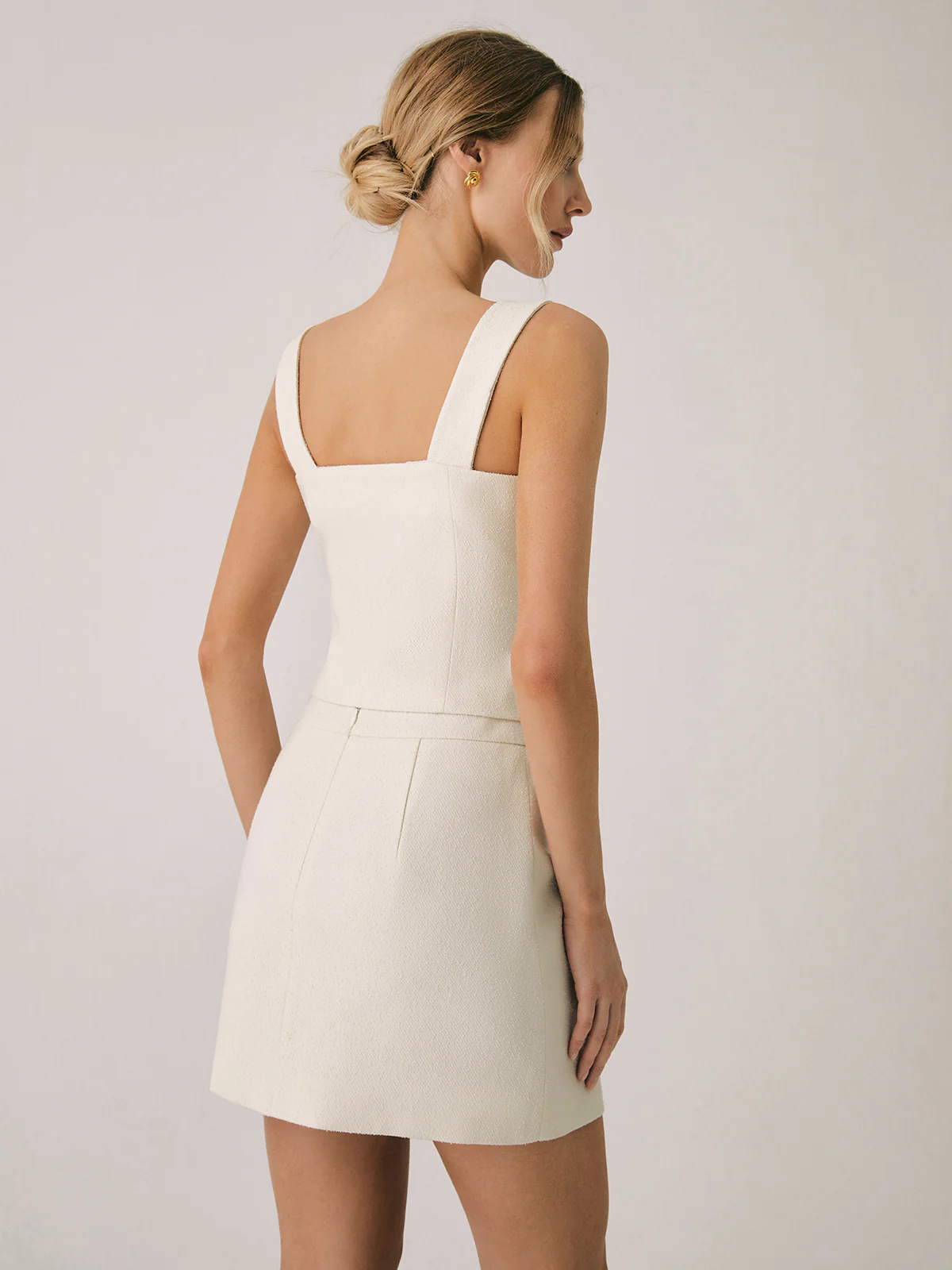 Elegant Pearl Buckle Vest - Takermore