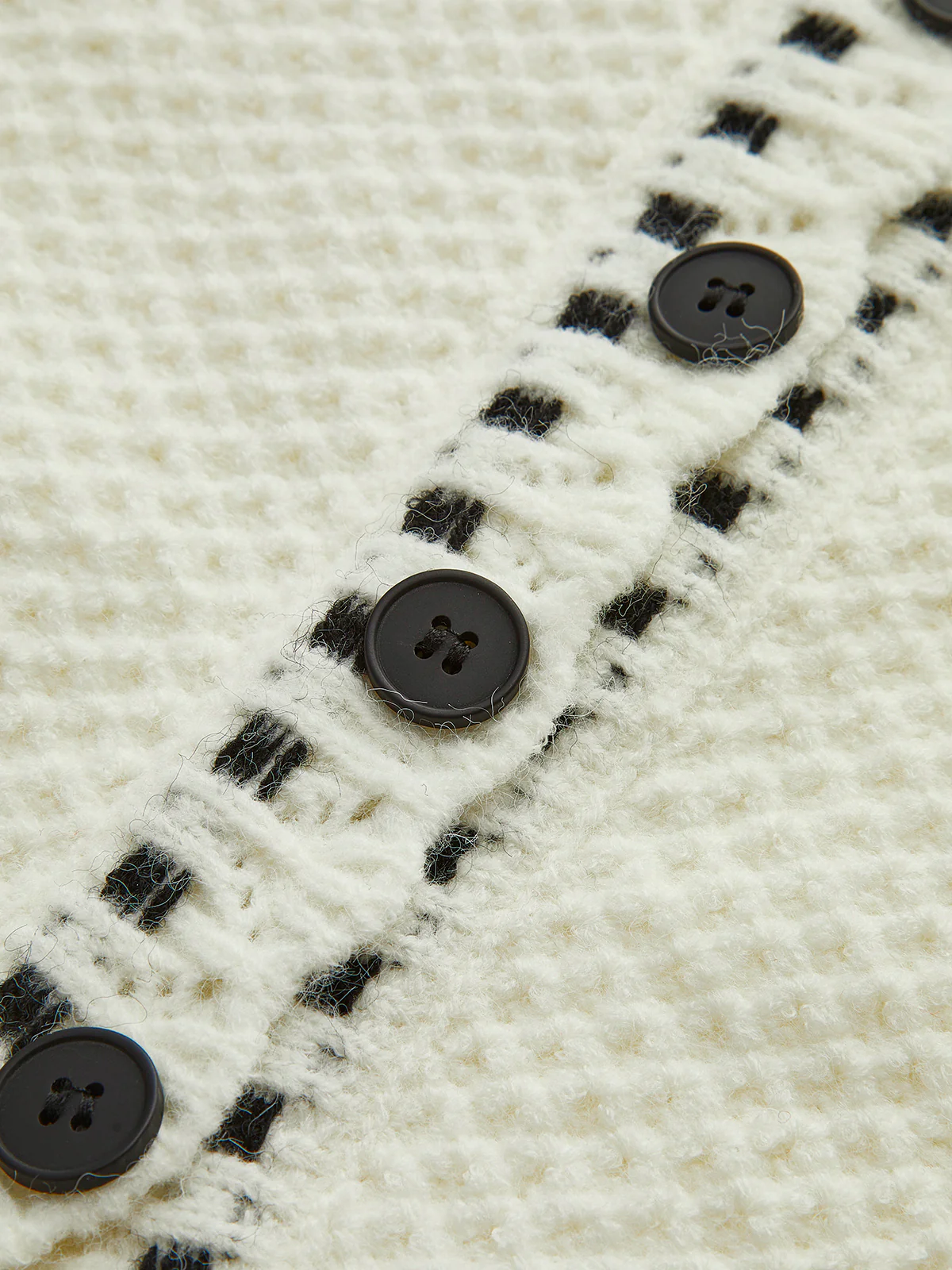 Elegant Wave Trim Cardigan - Takermore