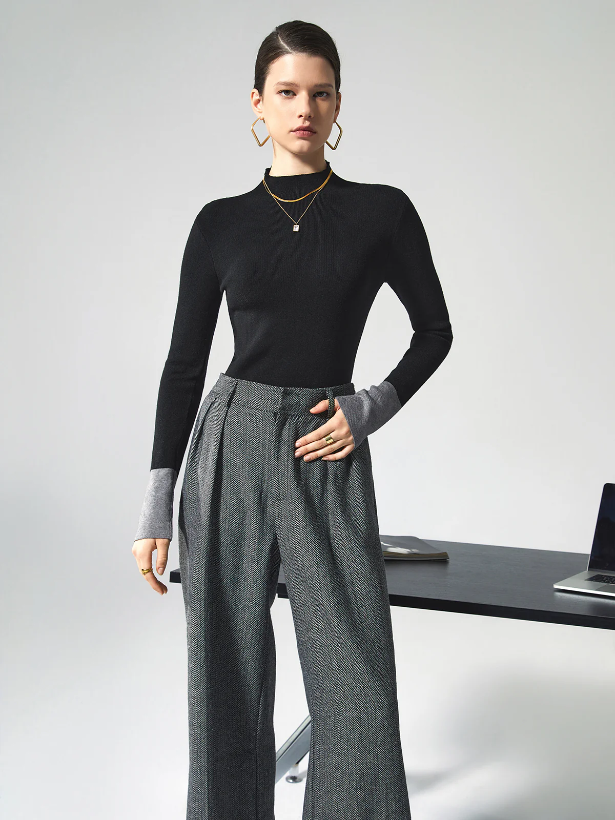 Long Sleeve Contrast Cuff Knit Top - Takermore